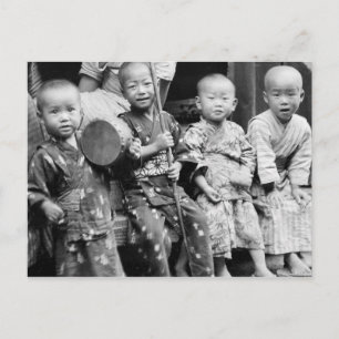 Asiatische Kinder in traditioneller Kleidung (1908 Postkarte