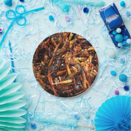 Asiatische Küche mit frittiertem Grasshopper (Takk Pappteller (Party)