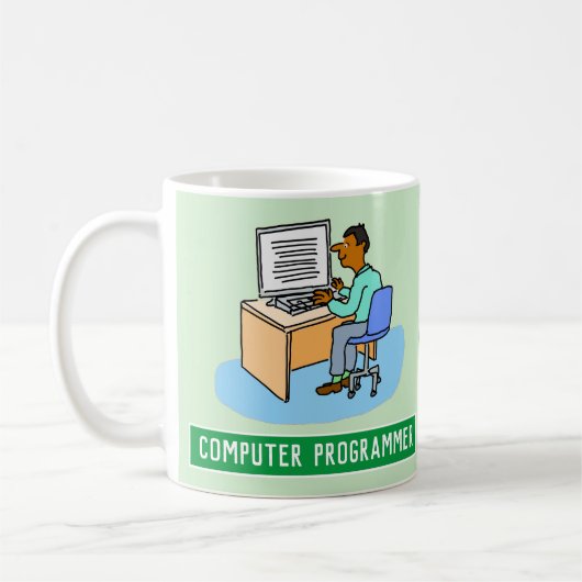 Asiatischer männlicher Computerprogrammierer mit N Kaffeetasse (Links)