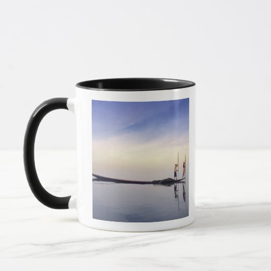 Asien, Birma, (Myanmar) Fischerboot reflektierte Tasse (Links)