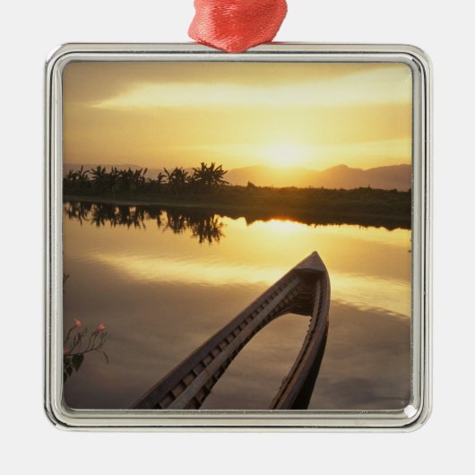 Asien, Birma (Myanmar) Gesunkenes Fischerboot Silbernes Ornament (Vorne)