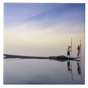 Asien, Burma, (Myanmar) Fischerboot spiegelt sich Fliese