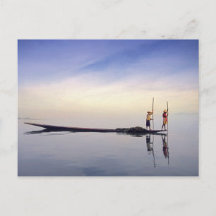 Asien, Burma, (Myanmar) Fischerboot spiegelt sich Postkarte