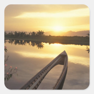 Asien, Burma (Myanmar) Versunkenes Fischerboot Quadratischer Aufkleber