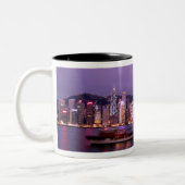 Asien, China, Hongkong, City-Skyline und Zweifarbige Tasse (Links)