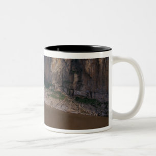 Asien, China, Jangtsekiang, Drei Schluchten. Zweifarbige Tasse