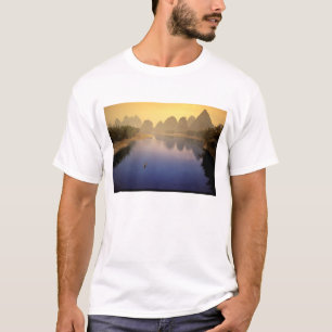 Asien, China, Provinz Guangxi, Rangun (Yangshuo).  T-Shirt