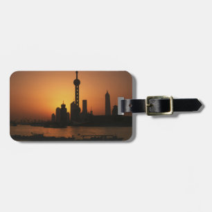 ASIEN, China, Shanghai Blick auf Oriental Pearl TV Gepäckanhänger