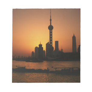 ASIEN, China, Shanghai Blick auf Oriental Pearl TV Notizblock