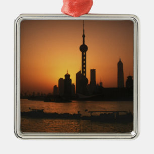 ASIEN, China, Shanghai Blick auf Oriental Pearl TV Ornament Aus Metall