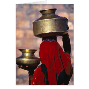 Asien, Indien, Rajasthan. Eine Einheimische in ein