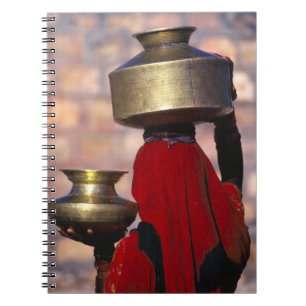 Asien, Indien, Rajasthan. Eine örtliche Frau in R Notizblock