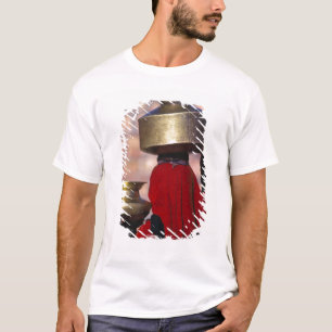 Asien, Indien, Rajasthan. Eine örtliche Frau in Ro T-Shirt