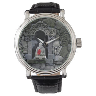 Asien, Indonesien, Bali. Ein Buddha-Schrein Armbanduhr