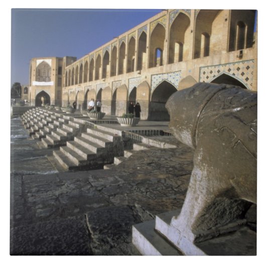 Asien, Iran, Isfahan. Pol-e-Khaju-Brücke. Fliese (Vorderseite)