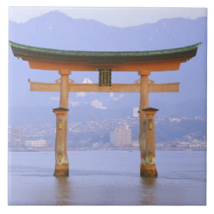 Asien, Japan, Hiroshima. Mivaiima. Torii-Tor Fliese