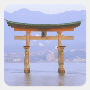 Asien, Japan, Hiroshima. Mivaiima. Torii-Tor Quadratischer Aufkleber