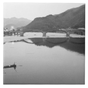 Asien, Japan, Iwakuni. Fischer und historisch Fliese