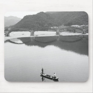 Asien, Japan, Iwakuni. Fischer und historische 2 Mousepad