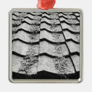 Asien, Japan, Miyajima. Detail des Tonziegeldachs Ornament Aus Metall