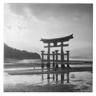 Asien, Japan, Myajima. Torri-Tor Fliese