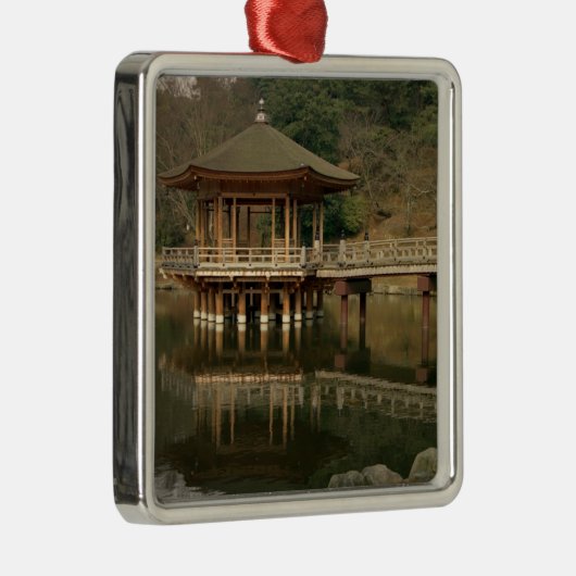 Asien, Japan, Nara, Tempel in Nara Silbernes Ornament (Rechts)