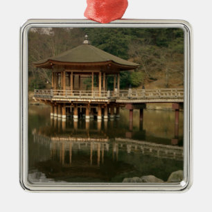 Asien, Japan, Nara, Tempel in Nara Silbernes Ornament