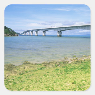Asien, Japan, Okinawa, Kouri-Brücke Quadratischer Aufkleber