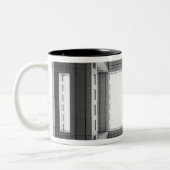 Asien, Japan, Tokio. Fuji TV-Gebäude - Blick Zweifarbige Tasse (Links)