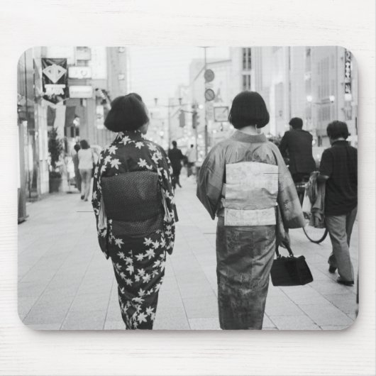 Asien, Japan, Tokio. Geishas auf der Ginza. Mousepad (Vorne)
