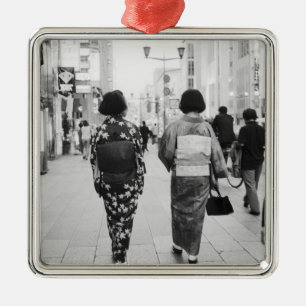 Asien, Japan, Tokio. Geishas auf der Ginza. Ornament Aus Metall