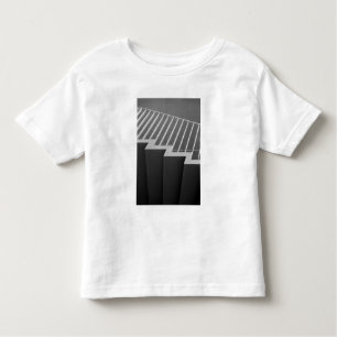Asien, Japan, Tokio. Treppen in Tokio 2 Kleinkind T-shirt