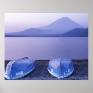 Asien, Japan, Yamanashi, Ruderboote auf dem Motosu Poster