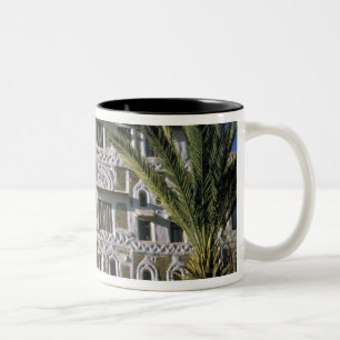Asien, Jemen, Sana'a. Jemenitisches Haus. Zweifarbige Tasse