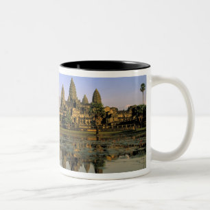 Asien, Kambodscha, Siem Reap. Angkor Wat.2 Zweifarbige Tasse