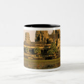 Asien, Kambodscha, Siem Reap. Angkor Wat. Zweifarbige Tasse (Mittel)
