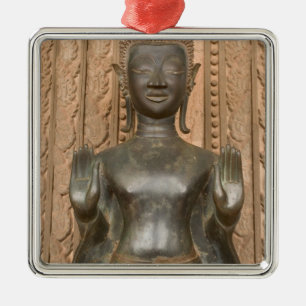 Asien, Laos, Vientiane, Bronzebuddha in Hawn Ornament Aus Metall