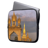 Asien, Laos, Vientiane. Der Luang-Tempel. Laptopschutzhülle (Vorderseite Links)