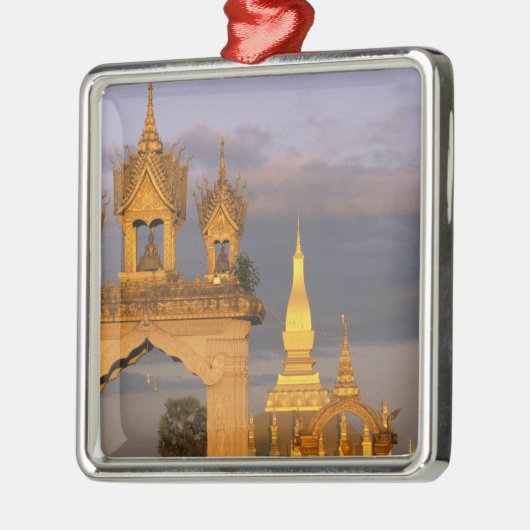 Asien, Laos, Vientiane. Der Luang-Tempel. Silbernes Ornament (Links)