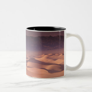 Asien, Mongolei, Gobi-Wüste, Gobi Gurvansaikhan Zweifarbige Tasse