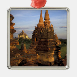 Asien, Myanmar, Bagan. Alte Tempel und Silbernes Ornament