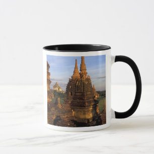 Asien, Myanmar, Bagan. Alte Tempel und Tasse