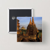 Asien, Myanmar, Bagan. Antike Tempel und Button (Vorne & Hinten)