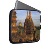 Asien, Myanmar, Bagan. Antike Tempel und Laptopschutzhülle (Vorne Rechts)