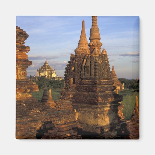 Asien, Myanmar, Bagan. Antike Tempel und Magnet (Vorne)