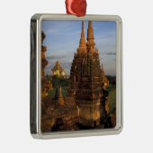 Asien, Myanmar, Bagan. Antike Tempel und Silbernes Ornament (Rechts)