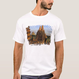 Asien, Myanmar, Bagan. Antike Tempel und T-Shirt