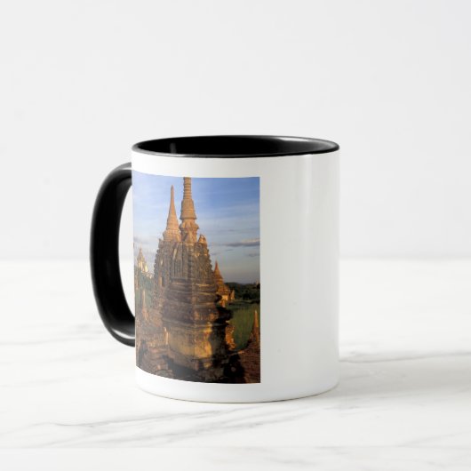 Asien, Myanmar, Bagan. Antike Tempel und Tasse (Vorderseite Links)