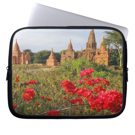 Asien, Myanmar (Birma), Bagan (Heide). Ein Bagan Laptopschutzhülle (Vorderseite)