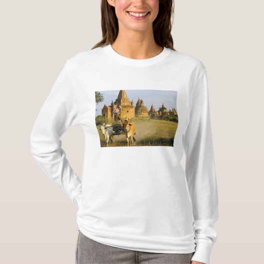 Asien, Myanmar (Birma), Bagan (Heide). Ein Wagen i T-Shirt (Vorderseite)